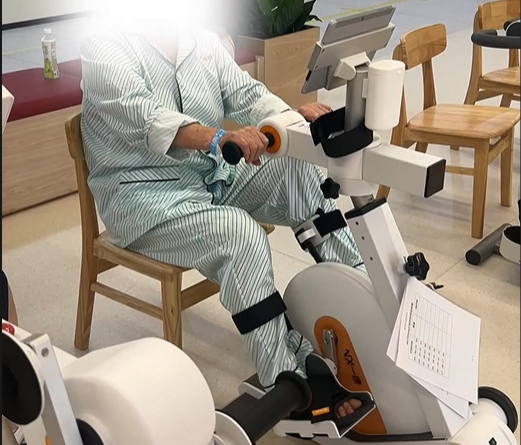 【案例843】七旬患者术后脚部麻木无力像“踩棉花”?经过两月精准康复,如今走路已